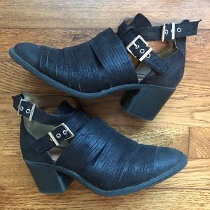 Qupid black buckle booties